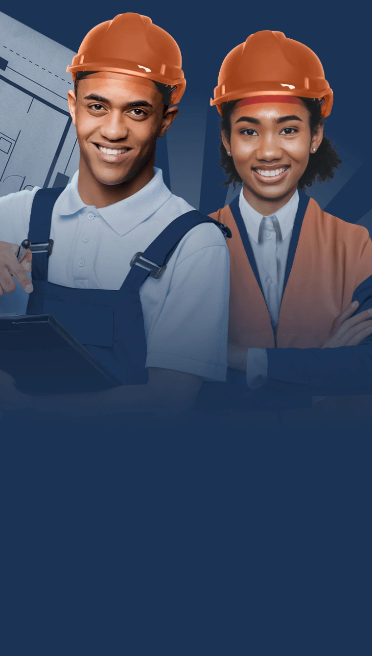 Une femme et un homme travaillant dans le secteur de la construction et du bâtiment. Des plans de construction sont visibles en arrière plan